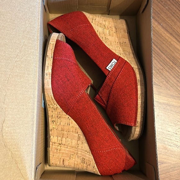 Toms Wedge Espadrille, women’s 8.5 US. Red jacquard - Picture 1 of 3